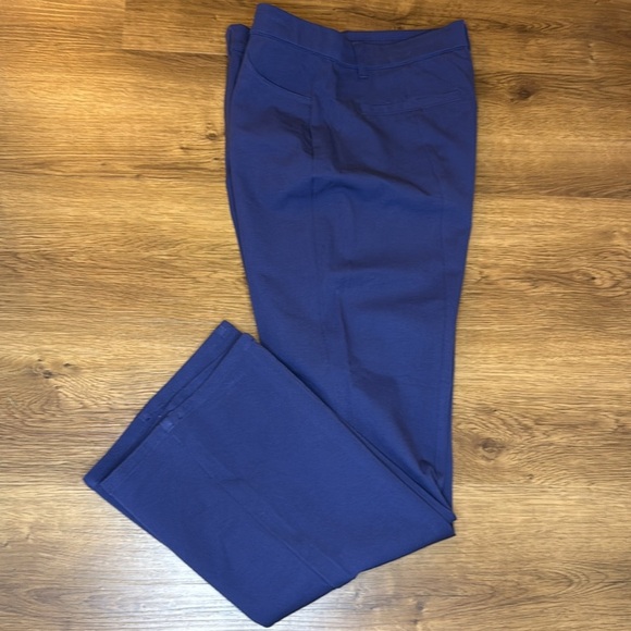 Isaac Mizrahi 24/7 Stretch Boot Cut Flat Front Navy Blue Pants Women’s 10 P NWOT - Picture 3 of 7